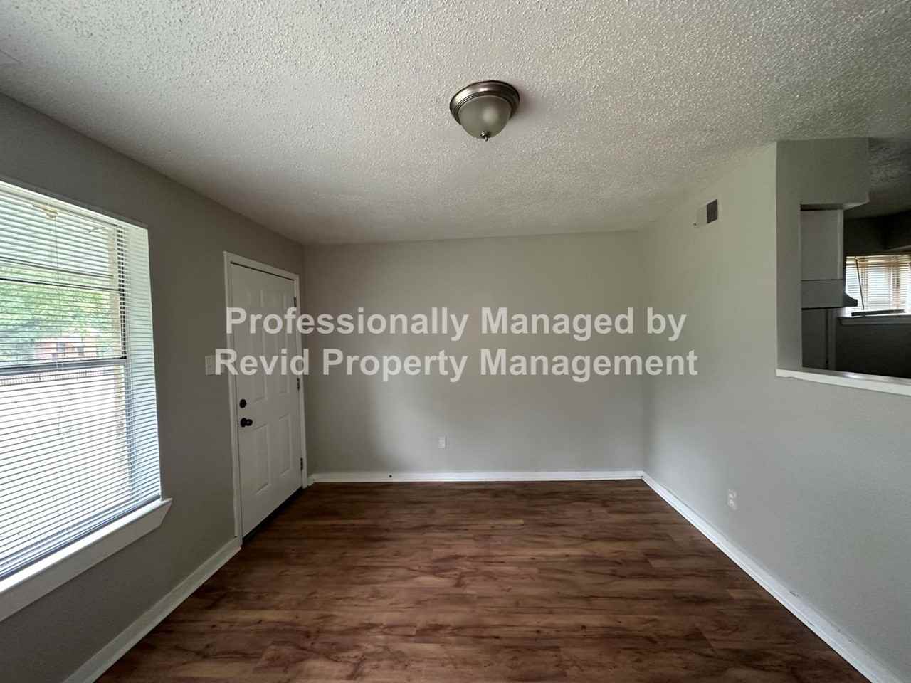 1599 Humber St - Photo 4 of 17