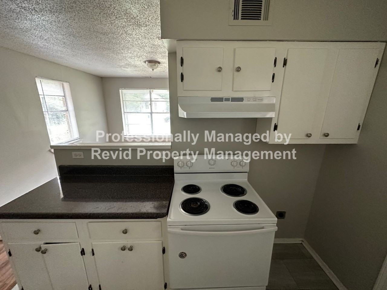 1599 Humber St - Photo 6 of 17