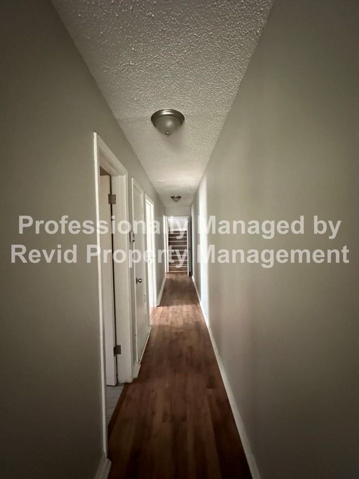 1599 Humber St - Photo 7 of 17