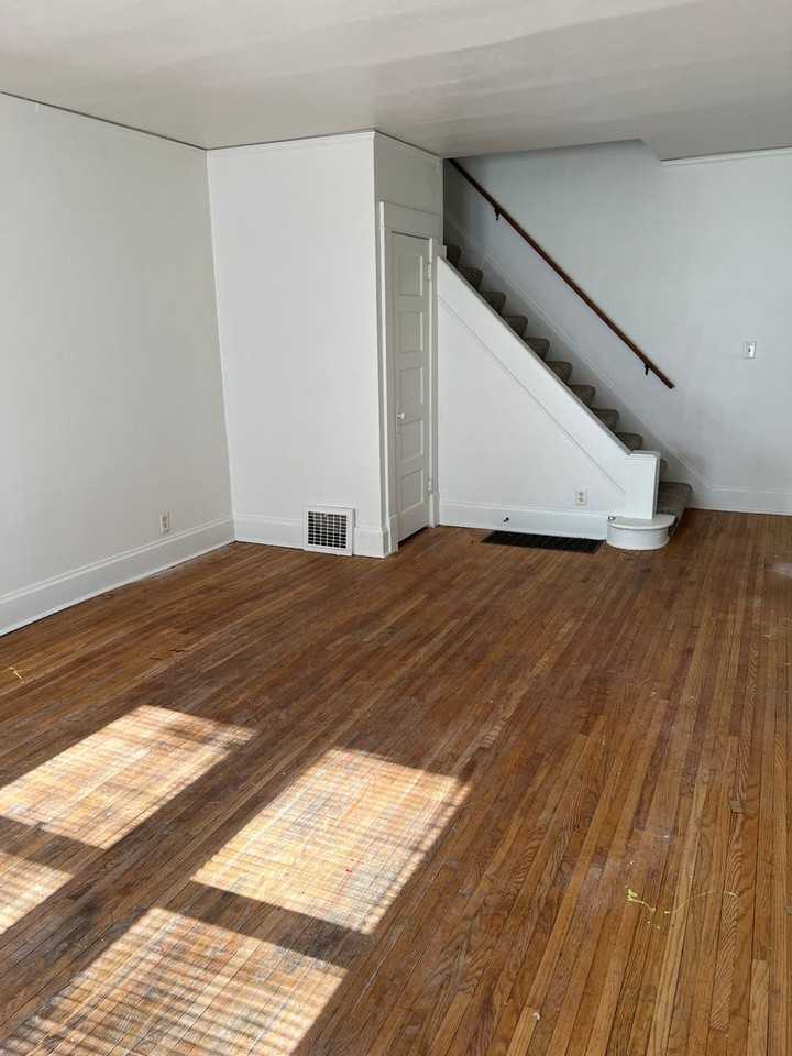 1520 Bruner St - Photo 4 of 14