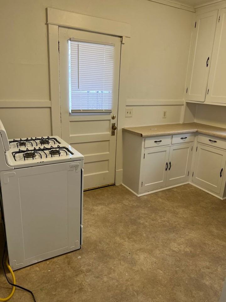 1520 Bruner St - Photo 5 of 14