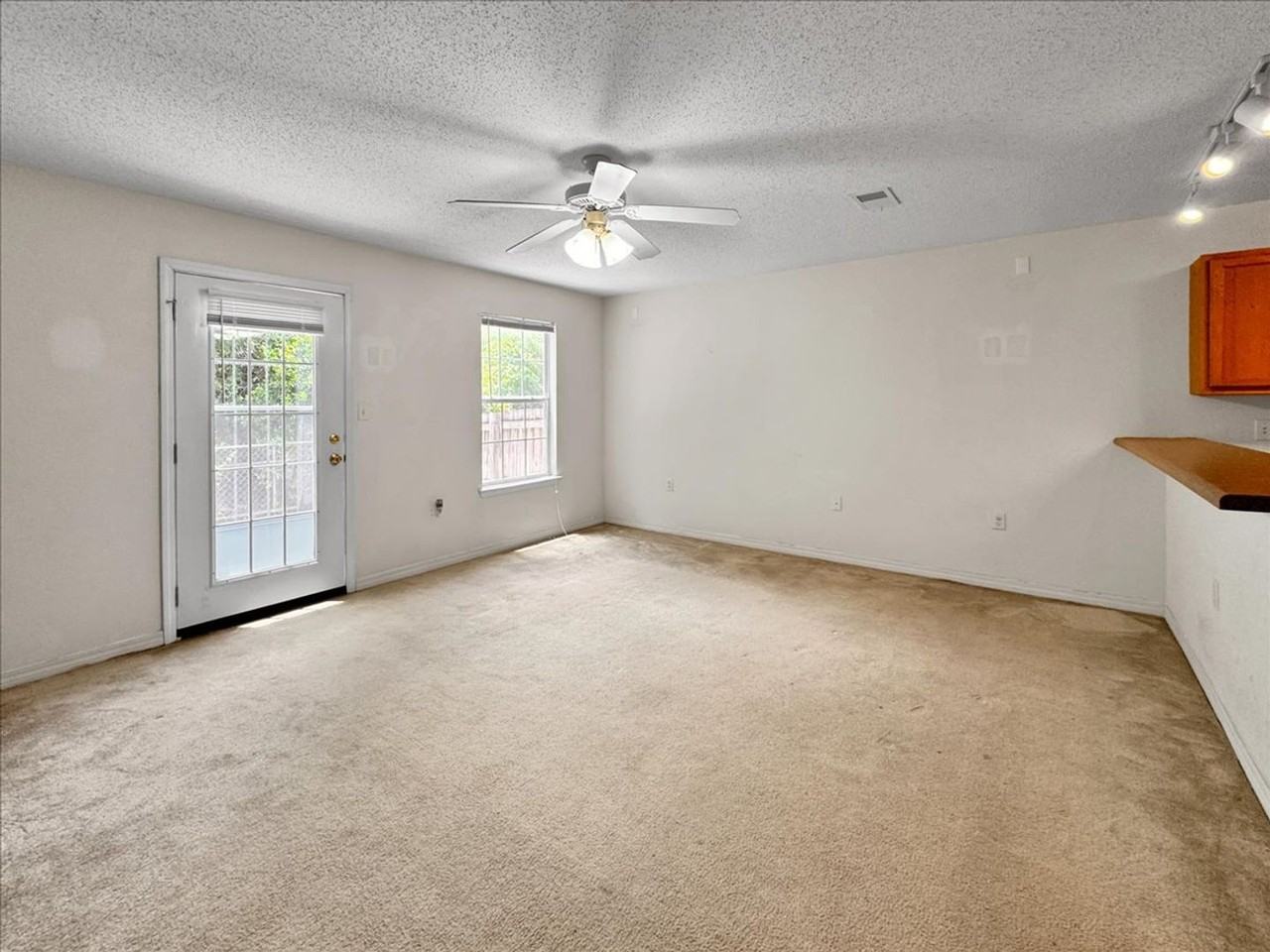 994 Scenic Oak Ln - Photo 4 of 31