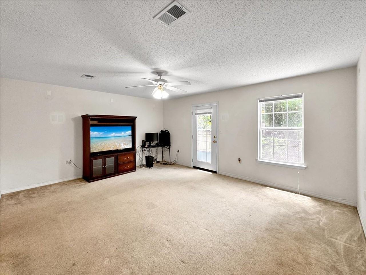 994 Scenic Oak Ln - Photo 5 of 31