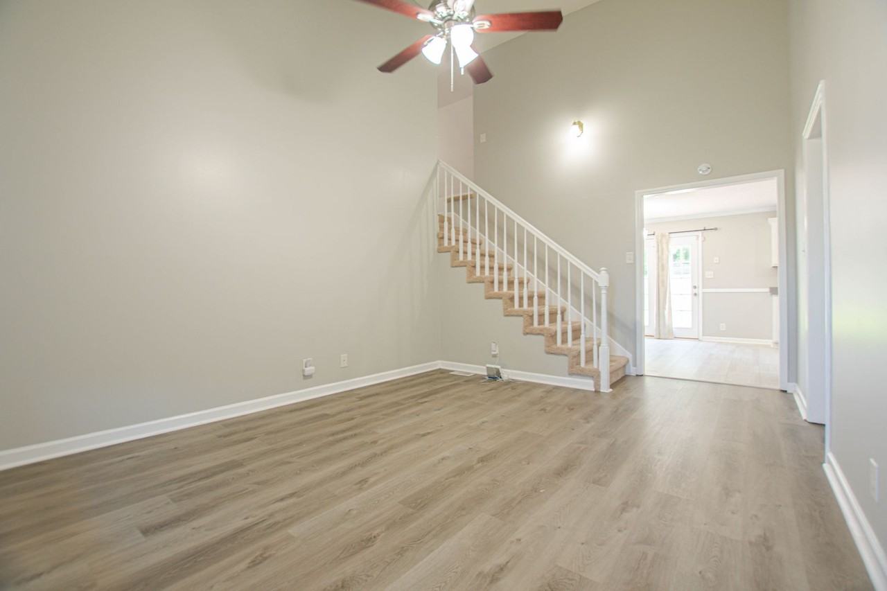 1701 Autumnwood Blvd - Photo 4 of 23