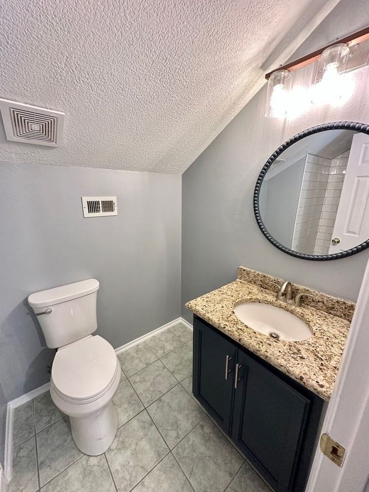 918 Claeven Cir - Photo 6 of 24