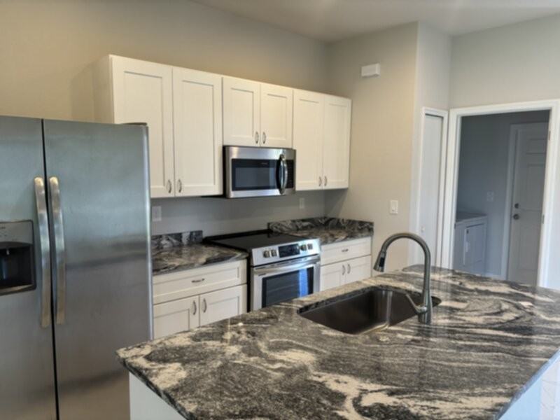 130 Sw 37th Ave - Photo 3 of 25
