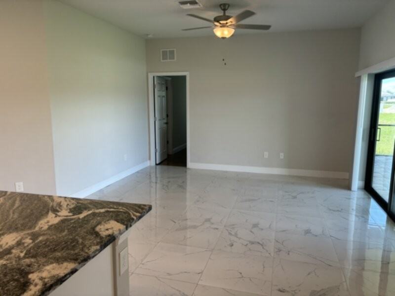 130 Sw 37th Ave - Photo 5 of 25