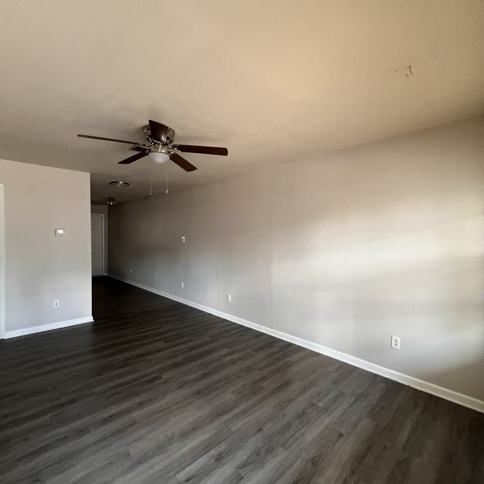 1601 University Parkway #28 - Photo 2 of 10