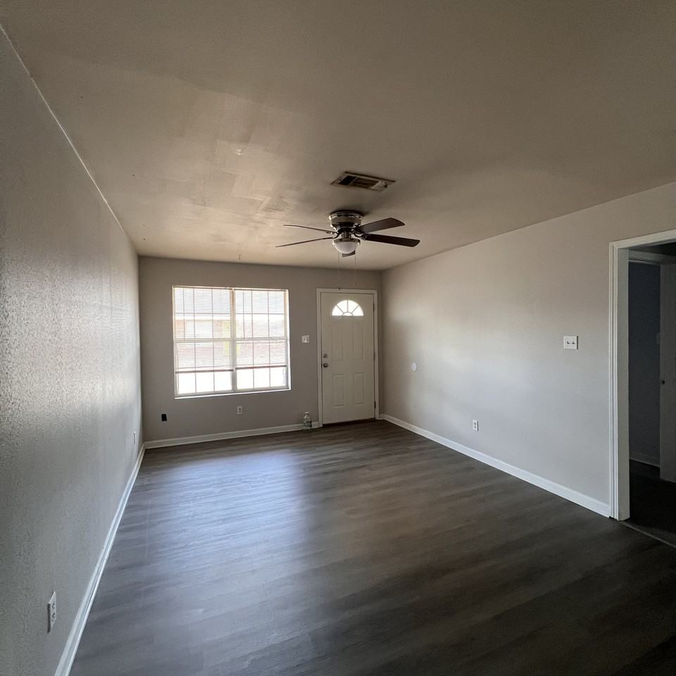 1601 University Parkway #28 - Photo 3 of 10