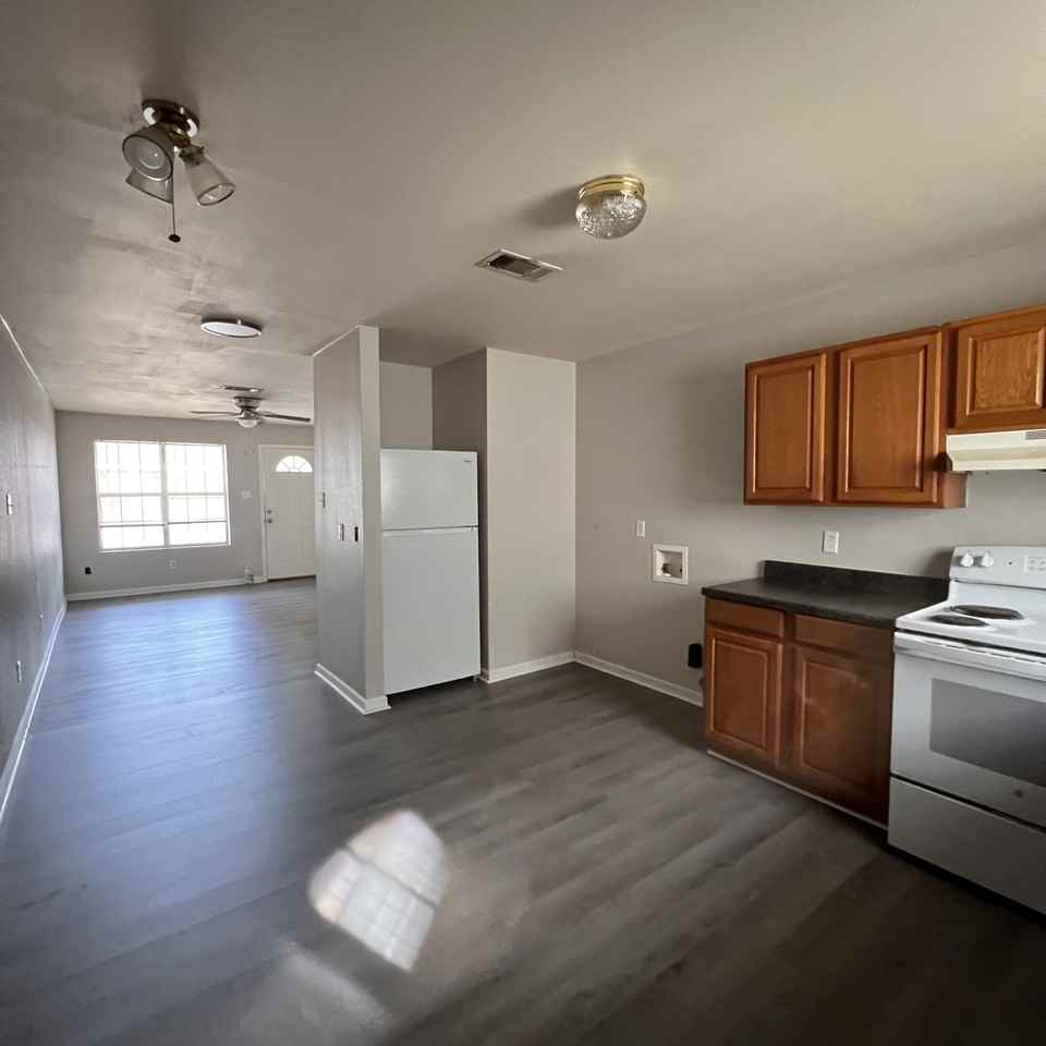 1601 University Parkway #28 - Photo 5 of 10