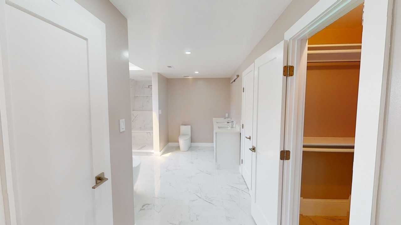 911 Monroe St Nw #3 - Photo 7 of 37