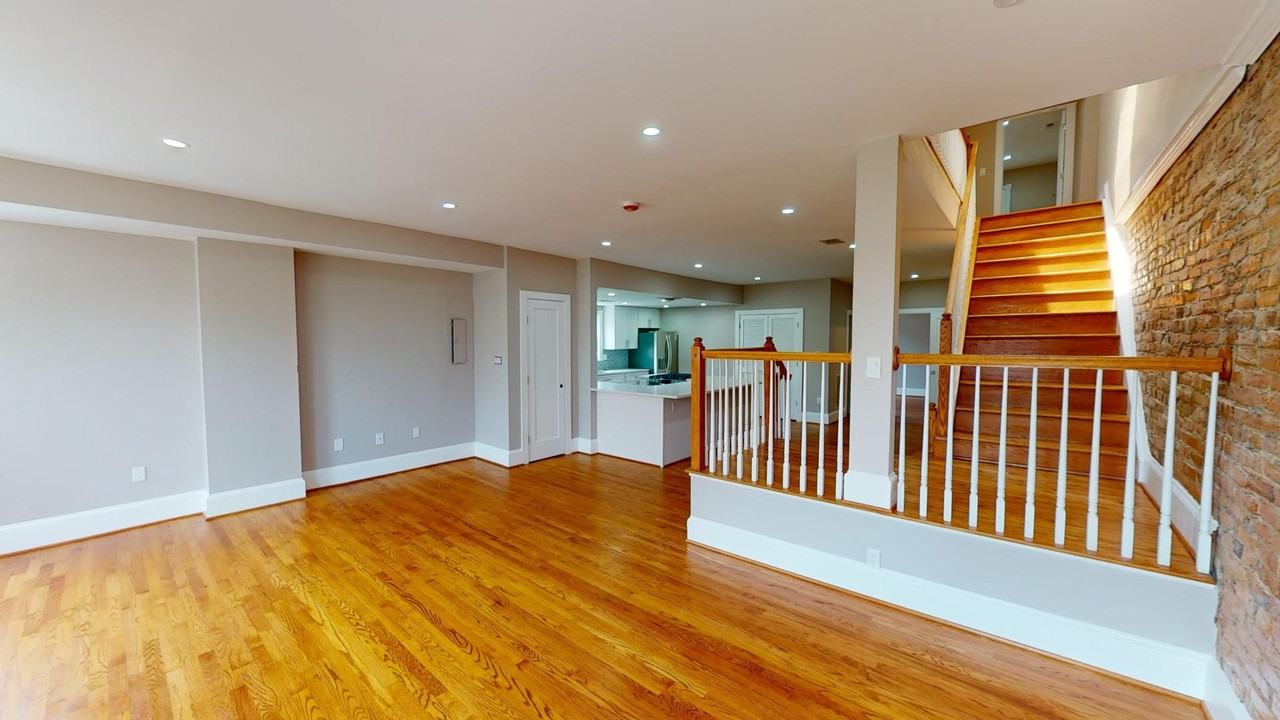 911 Monroe St Nw #3 - Photo 6 of 37