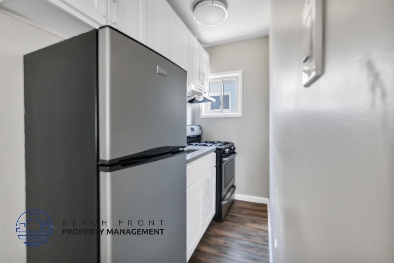 Naples Isle Apartments - Photo 3 of 31