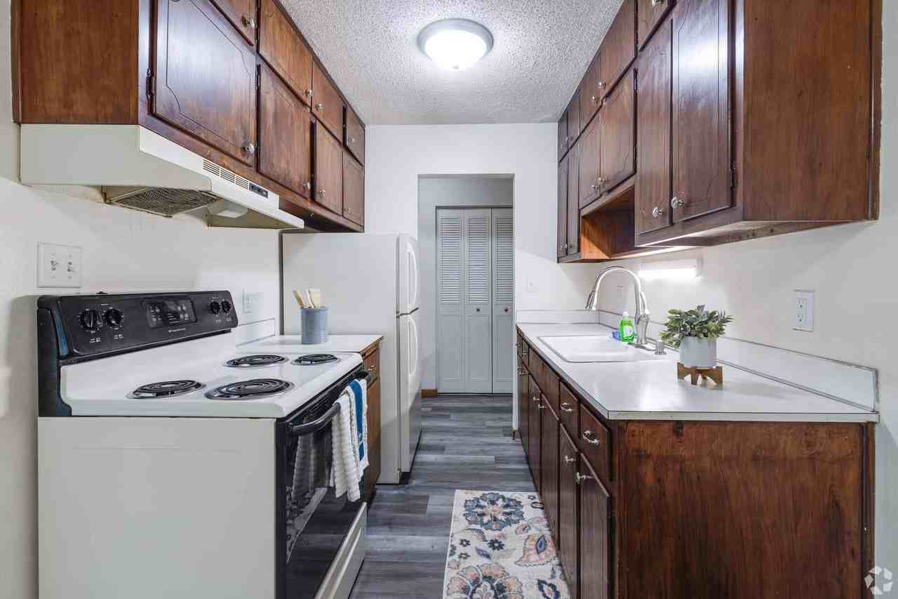 Colonial Terrace - Photo 7 of 39