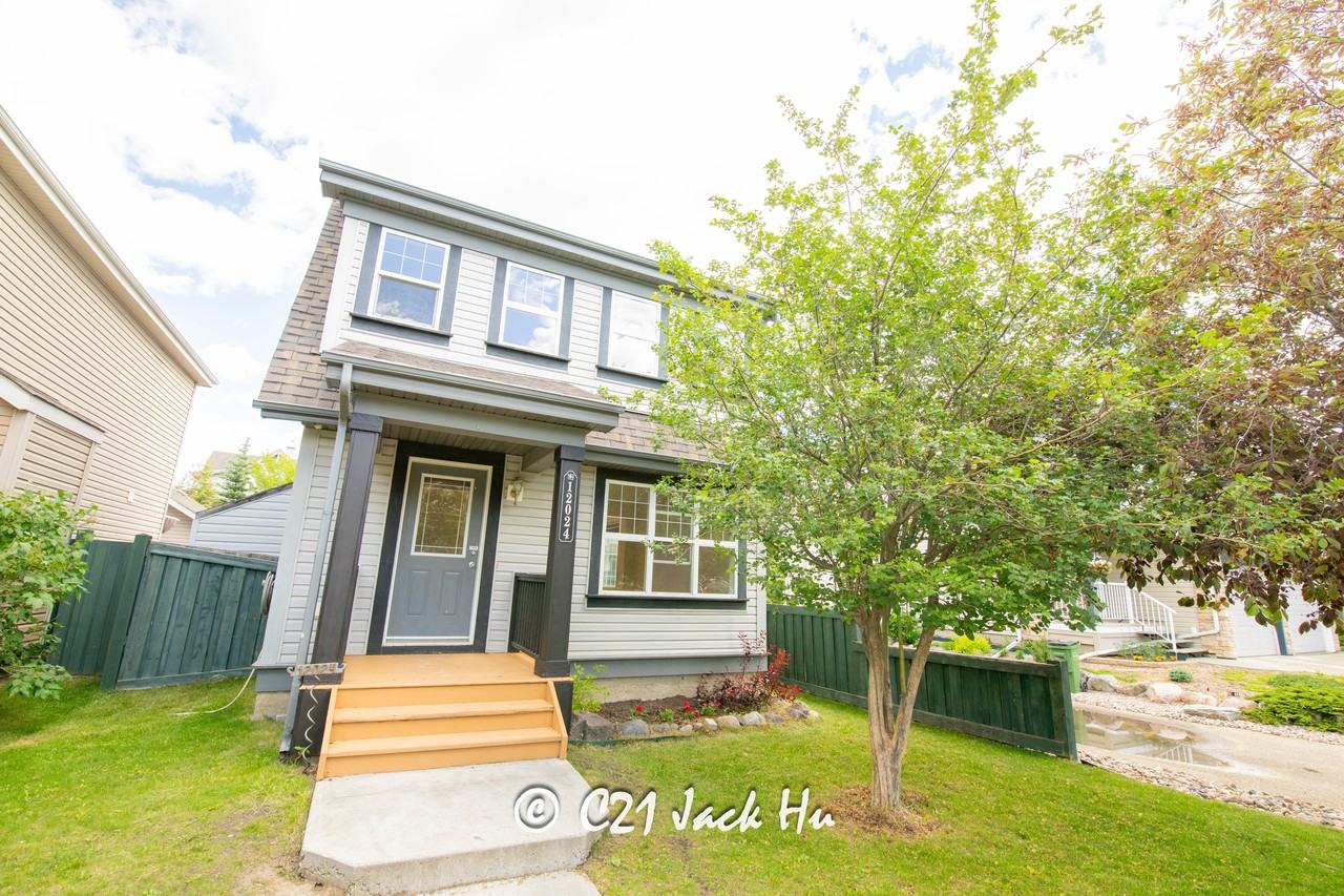 12024 18 Avenue Southwest - Photo 2 of 32