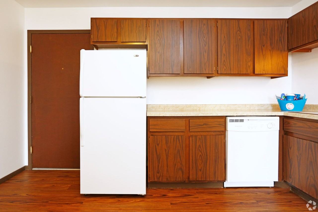 Crestwood Apartment - Photo 5 of 22