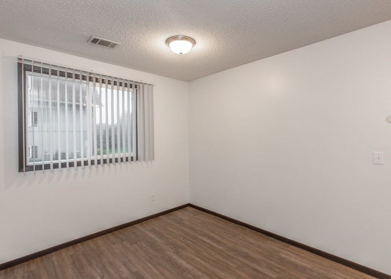 Valley View Apartments - Photo 6 of 7