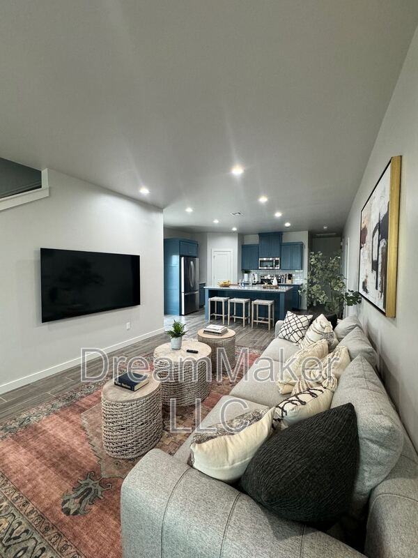 2807 Clifton Ter - Photo 4 of 39