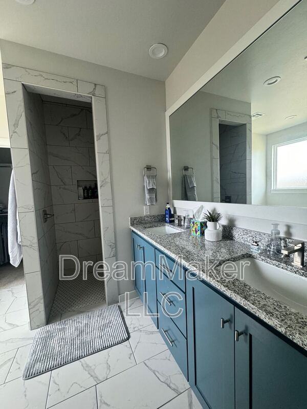 2807 Clifton Ter - Photo 5 of 39
