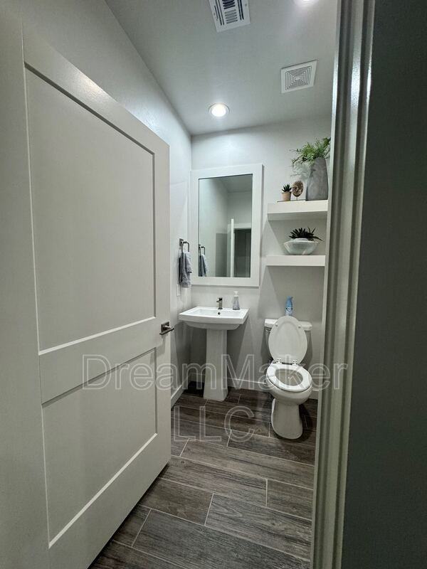 2807 Clifton Ter - Photo 6 of 39
