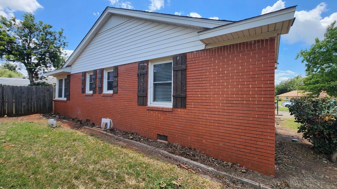 3340 Eastman Dr - Photo 2 of 28