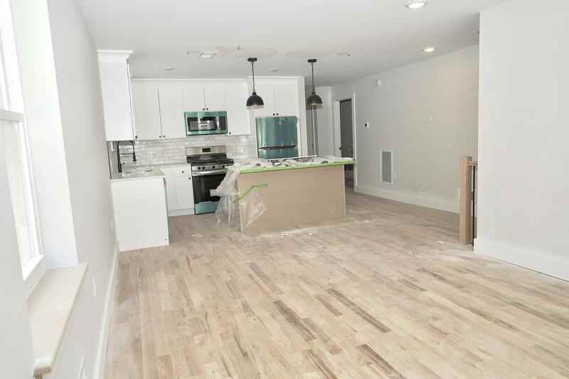 719 N 8th St - Photo 3 of 16