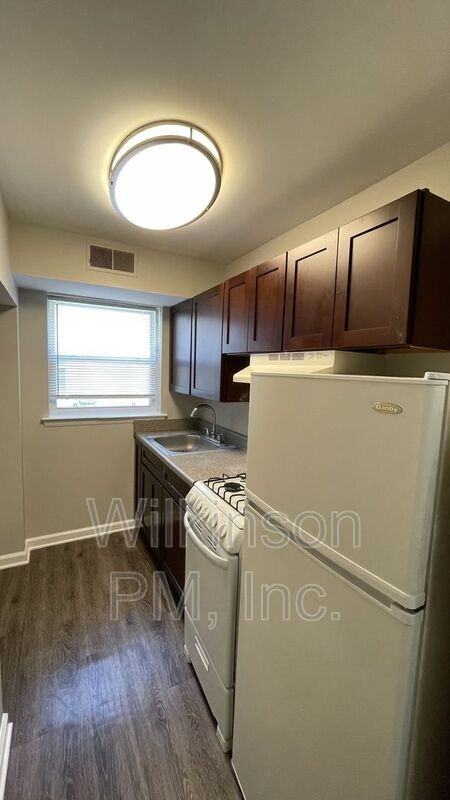 319 2nd Ave #104 - Photo 4 of 7