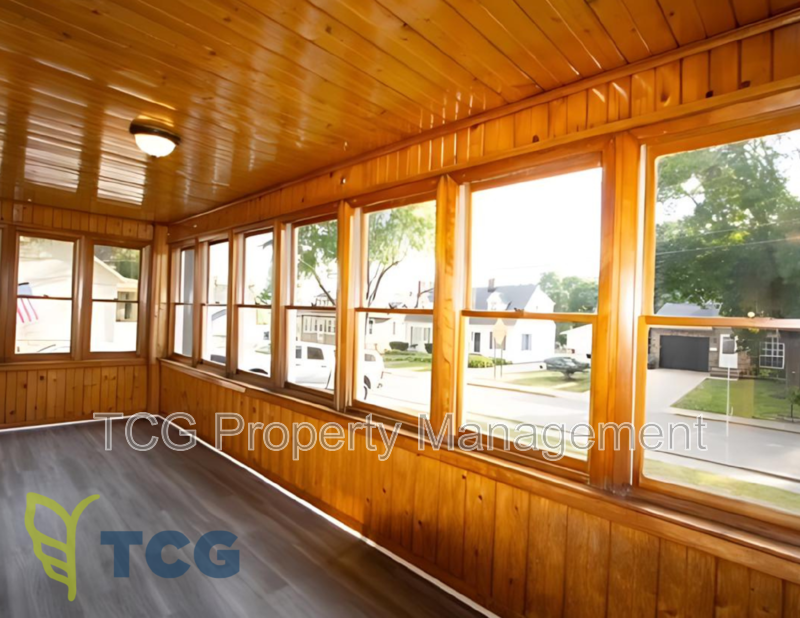 825 Monks Ave - Photo 2 of 11