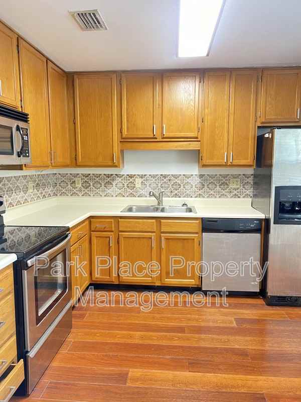 2306 Clubside Dr - Photo 2 of 9