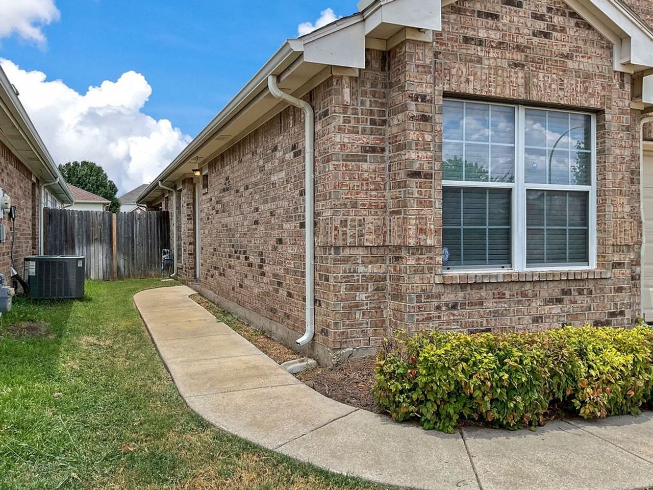 6521 Regina Dr - Photo 2 of 19