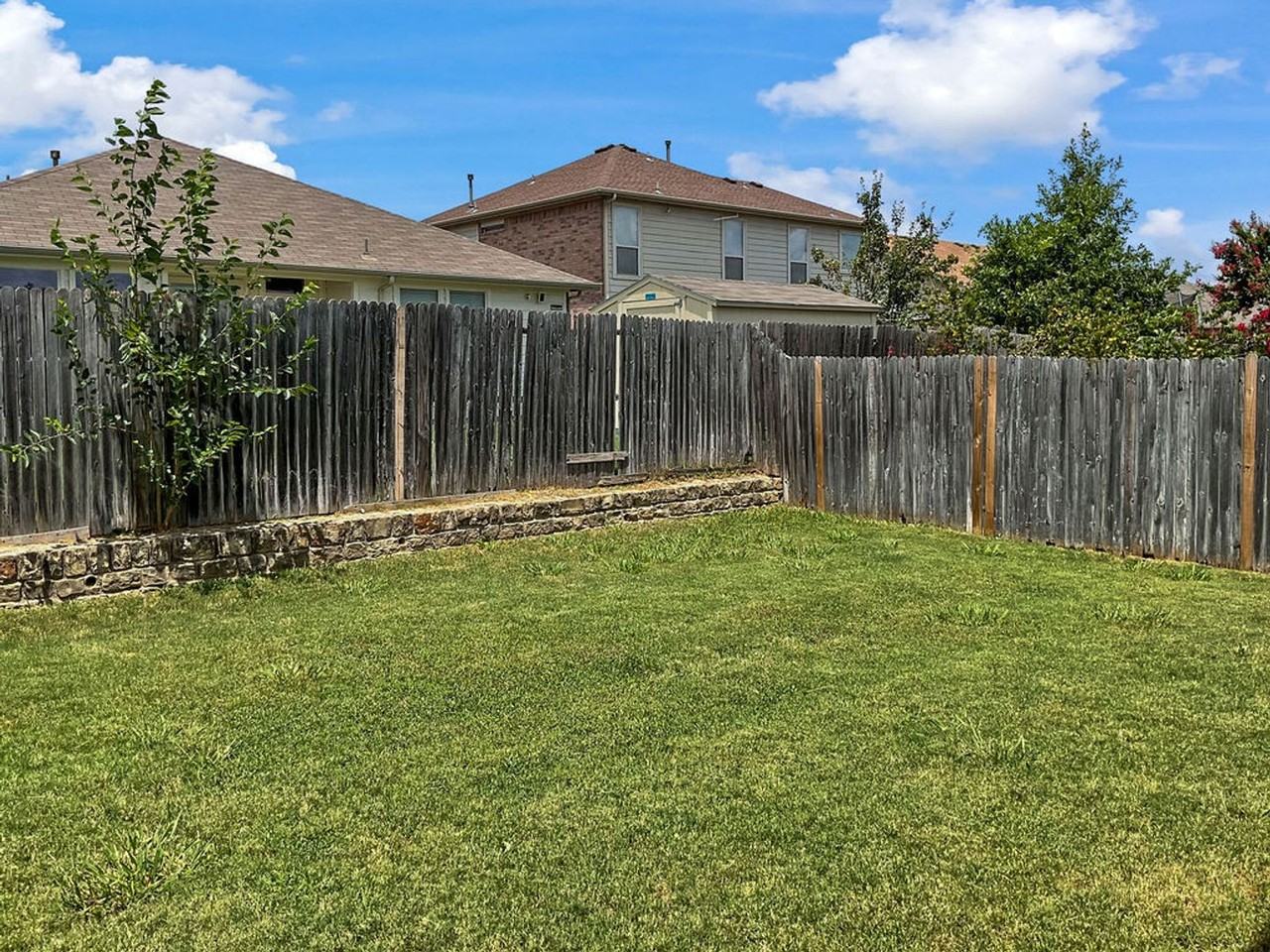 6521 Regina Dr - Photo 4 of 19