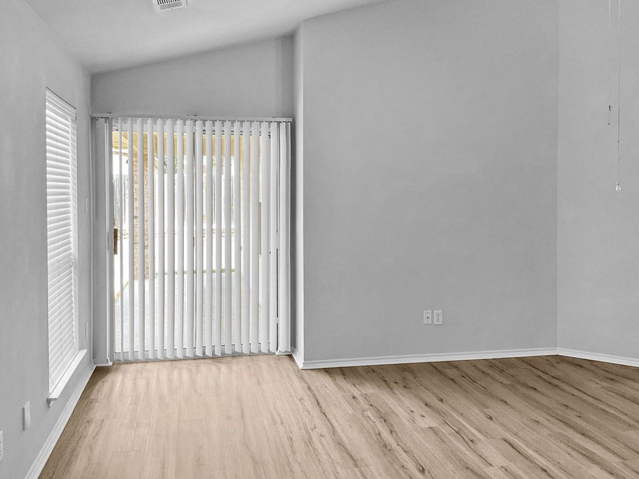 6521 Regina Dr - Photo 7 of 19