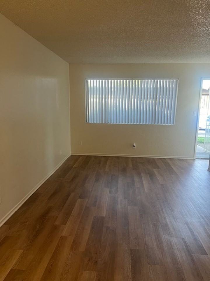 Chateau Monterey II Apartments - Photo 3 of 8