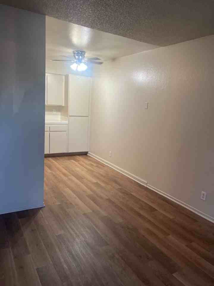 Chateau Monterey II Apartments - Photo 4 of 8