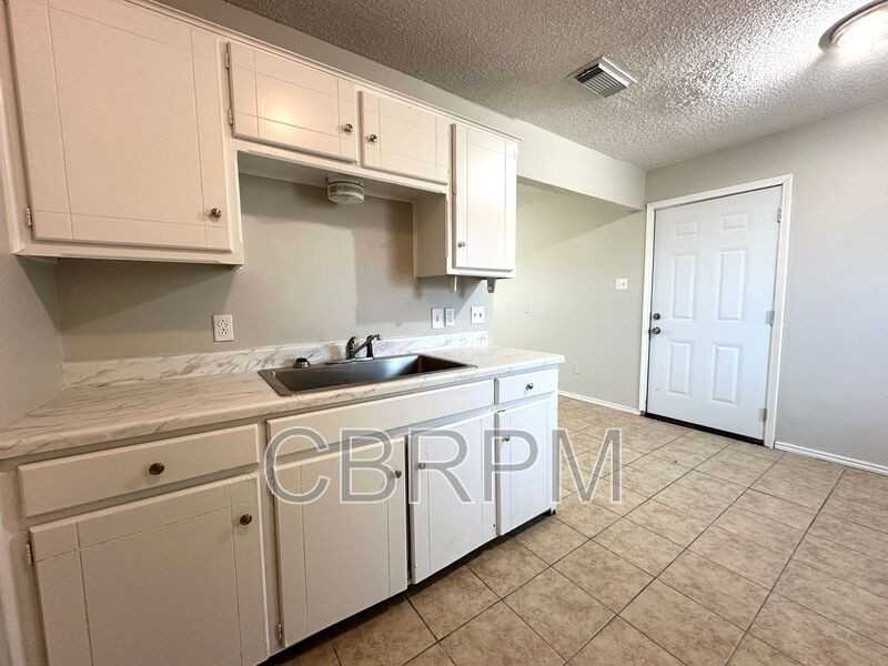 4640 Grinnell Street - Photo 4 of 9