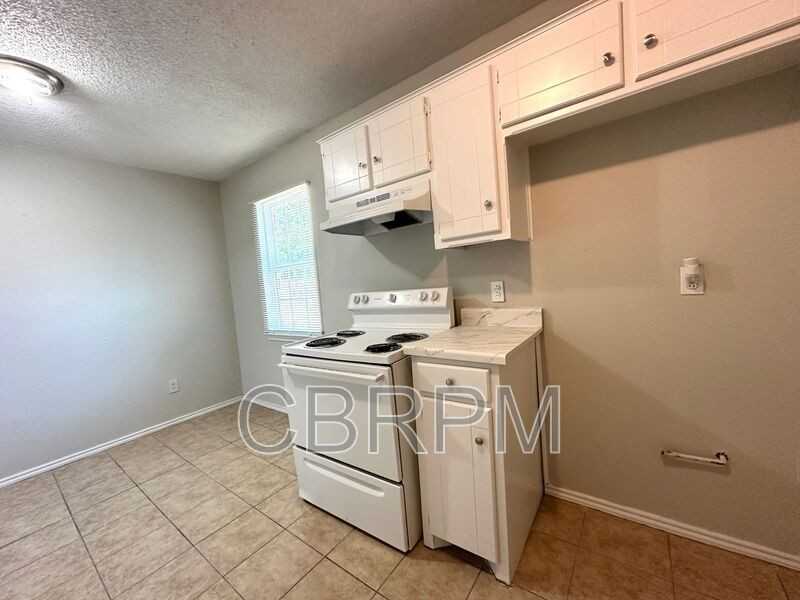 4640 Grinnell Street - Photo 5 of 9