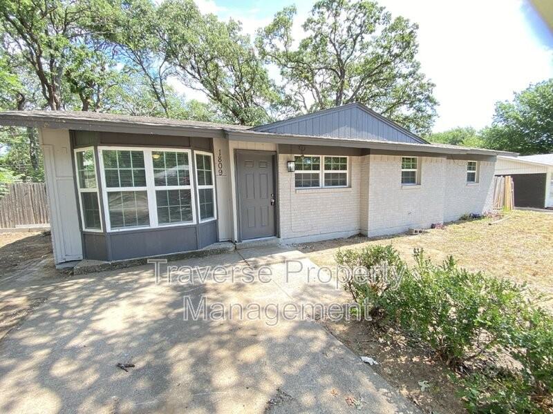 1809 W Sanford St - Photo 2 of 22