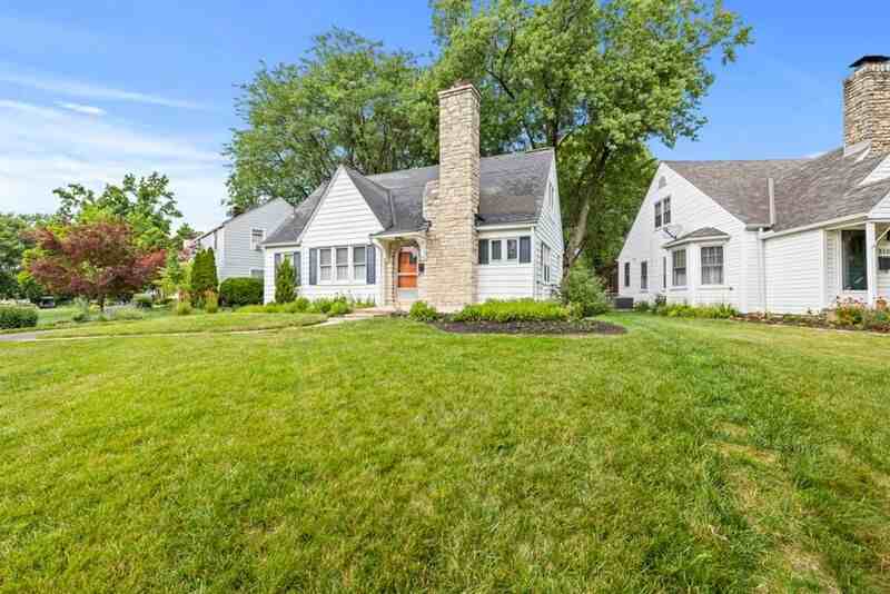 304 E Schreyer Pl - Photo 3 of 27