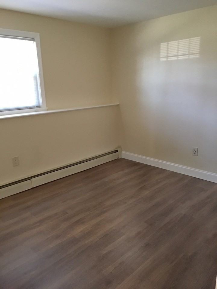 Hampton Arms - Photo 5 of 20