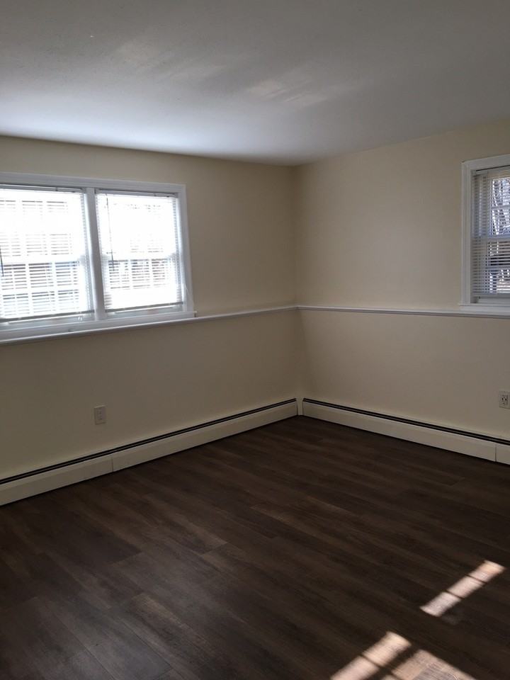 Hampton Arms - Photo 6 of 20