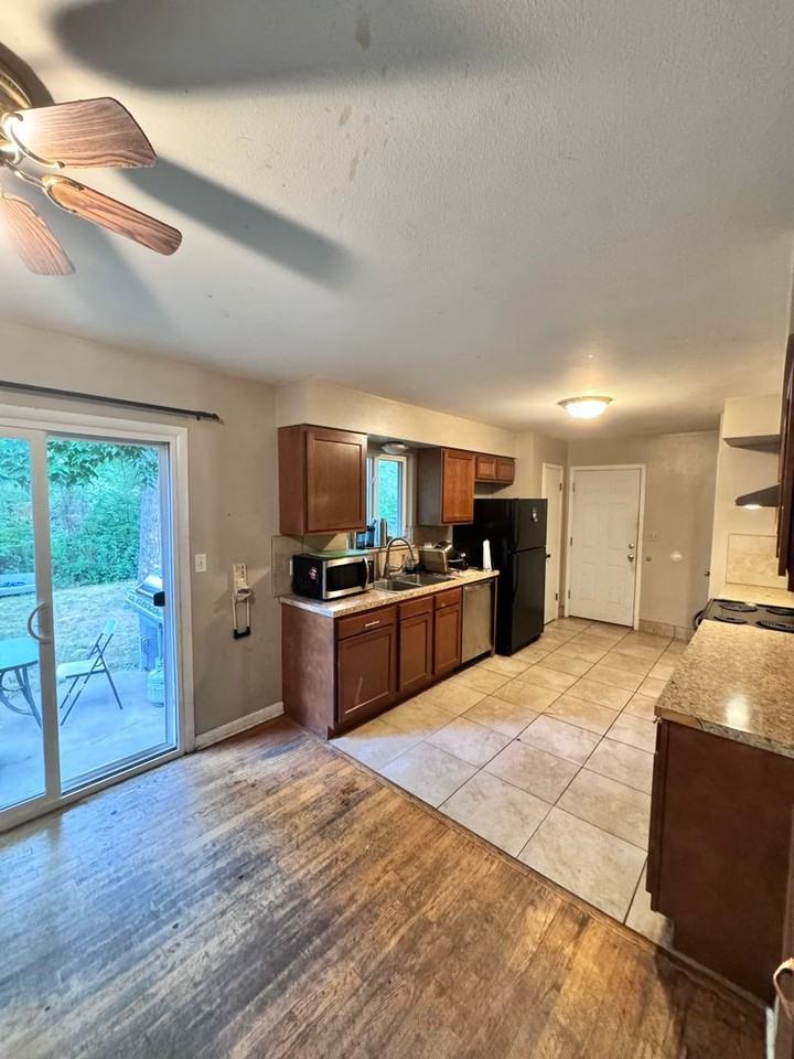 1508 Brentwood Dr - Photo 3 of 13