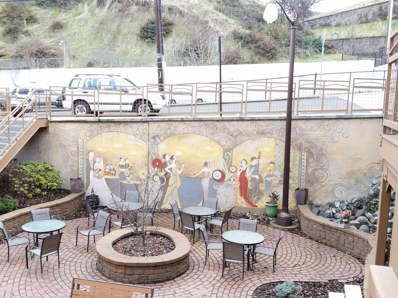 TOWN SQUARE APARTMENTS - Photo 3 of 8