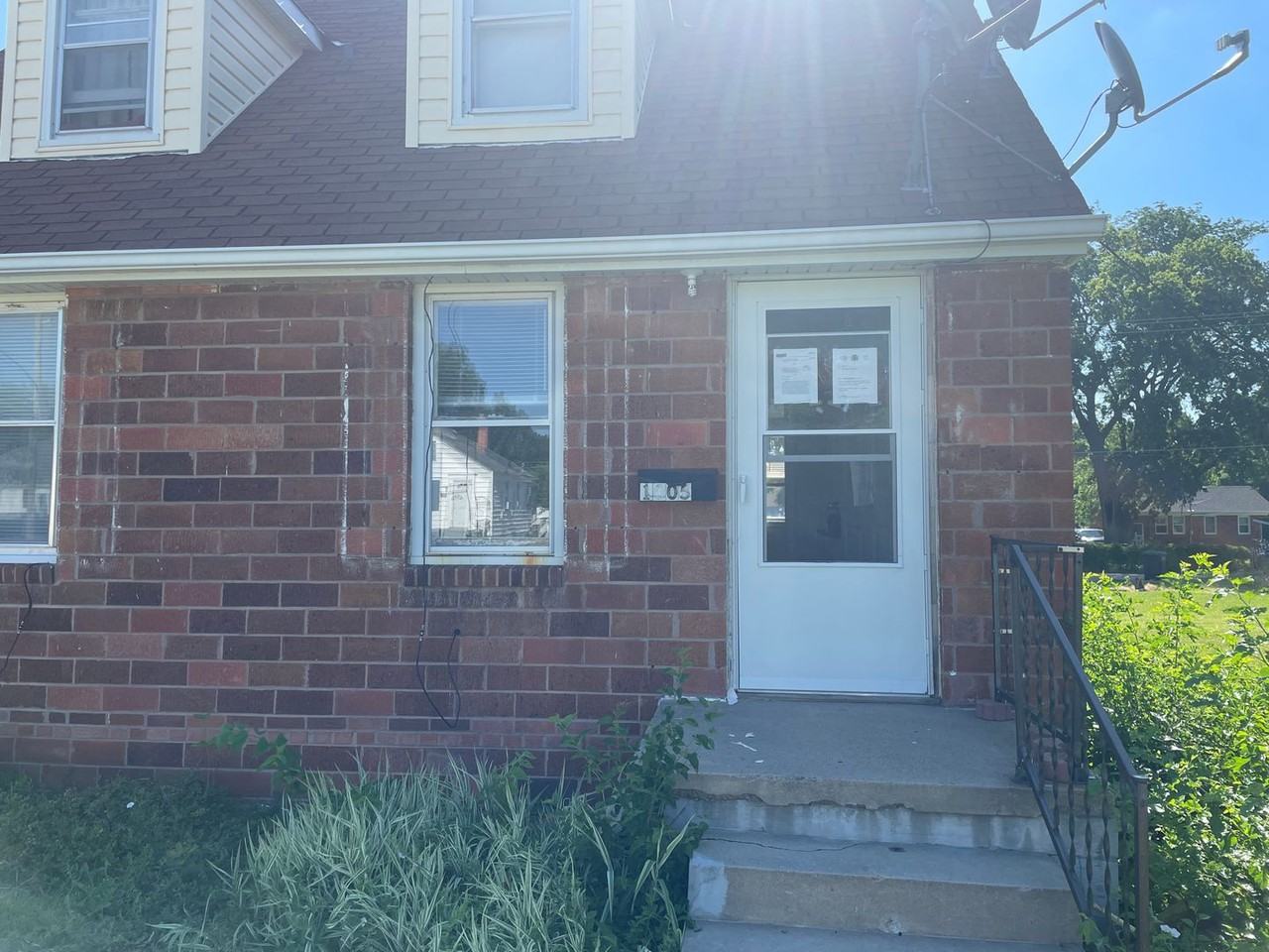 1005 S Eddy St - Photo 2 of 6