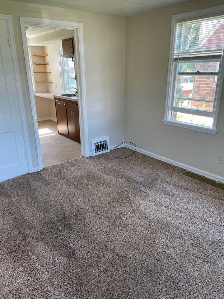 1005 S Eddy St - Photo 3 of 6