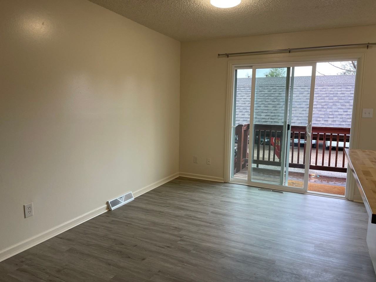 Quaint Updated 2bd/1.5 Bath Townhome with Car Port Avail NOW! - Photo 4 of 7