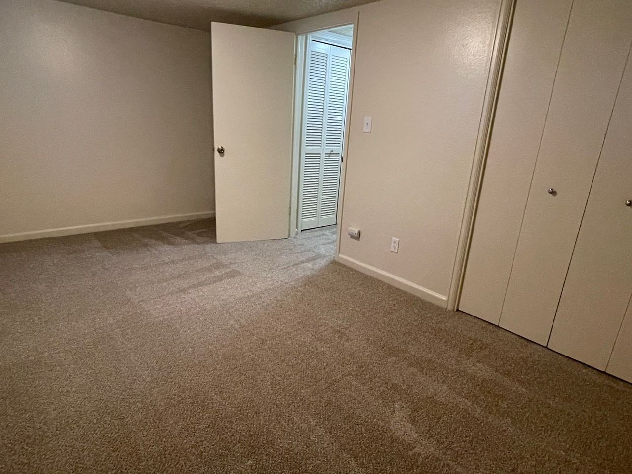 Quaint Updated 2bd/1.5 Bath Townhome with Car Port Avail NOW! - Photo 6 of 7