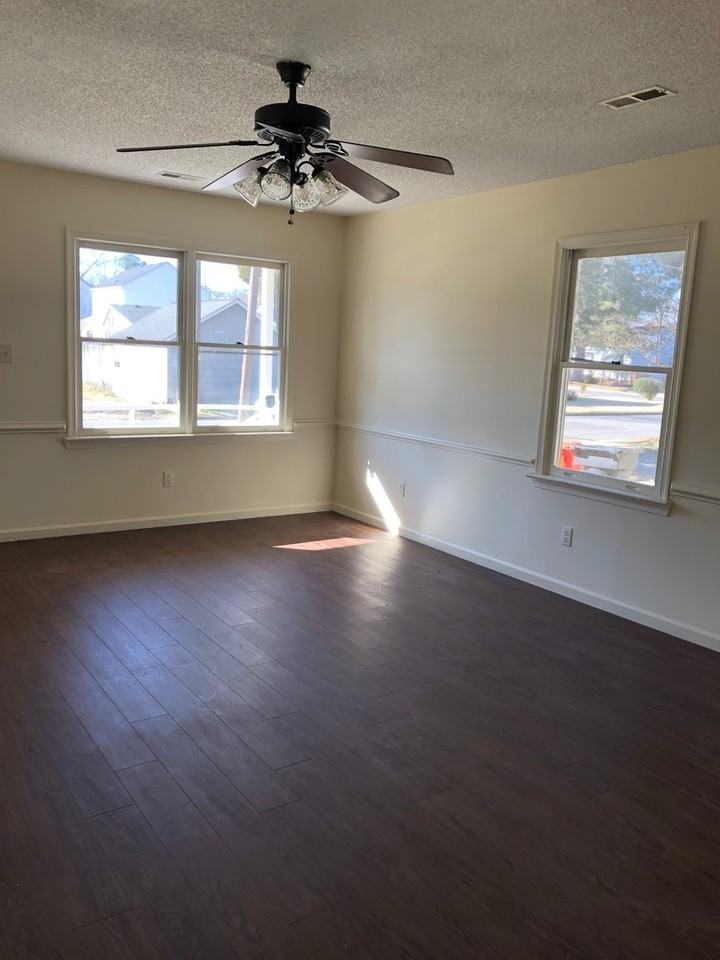 1204 Highland Ave - Photo 2 of 13