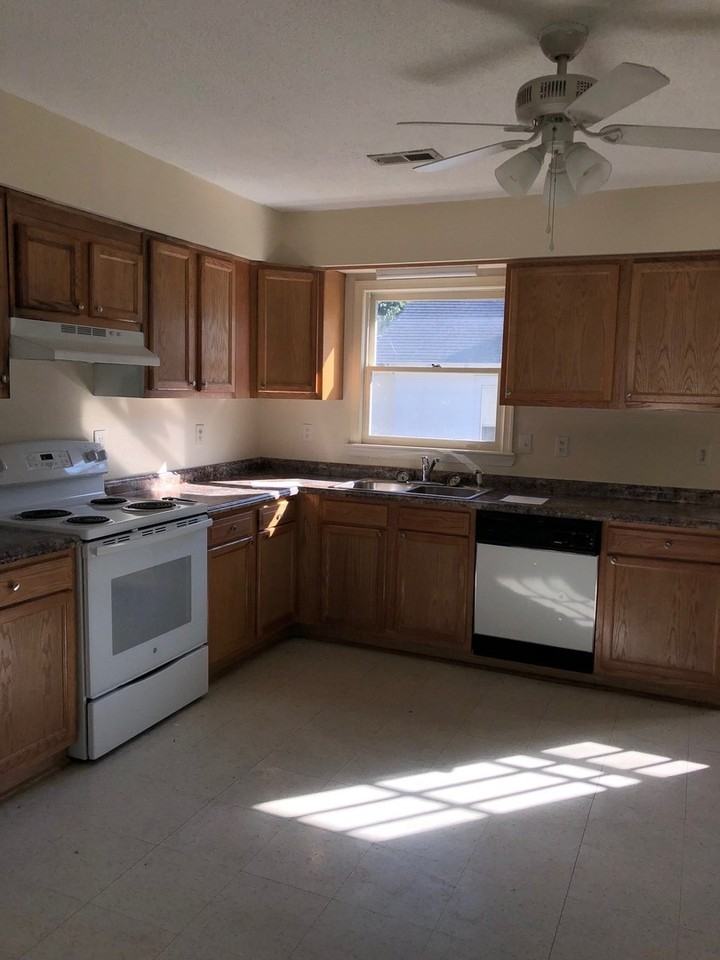 1204 Highland Ave - Photo 3 of 13