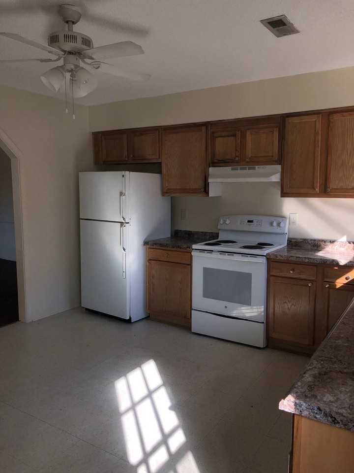 1204 Highland Ave - Photo 2 of 11