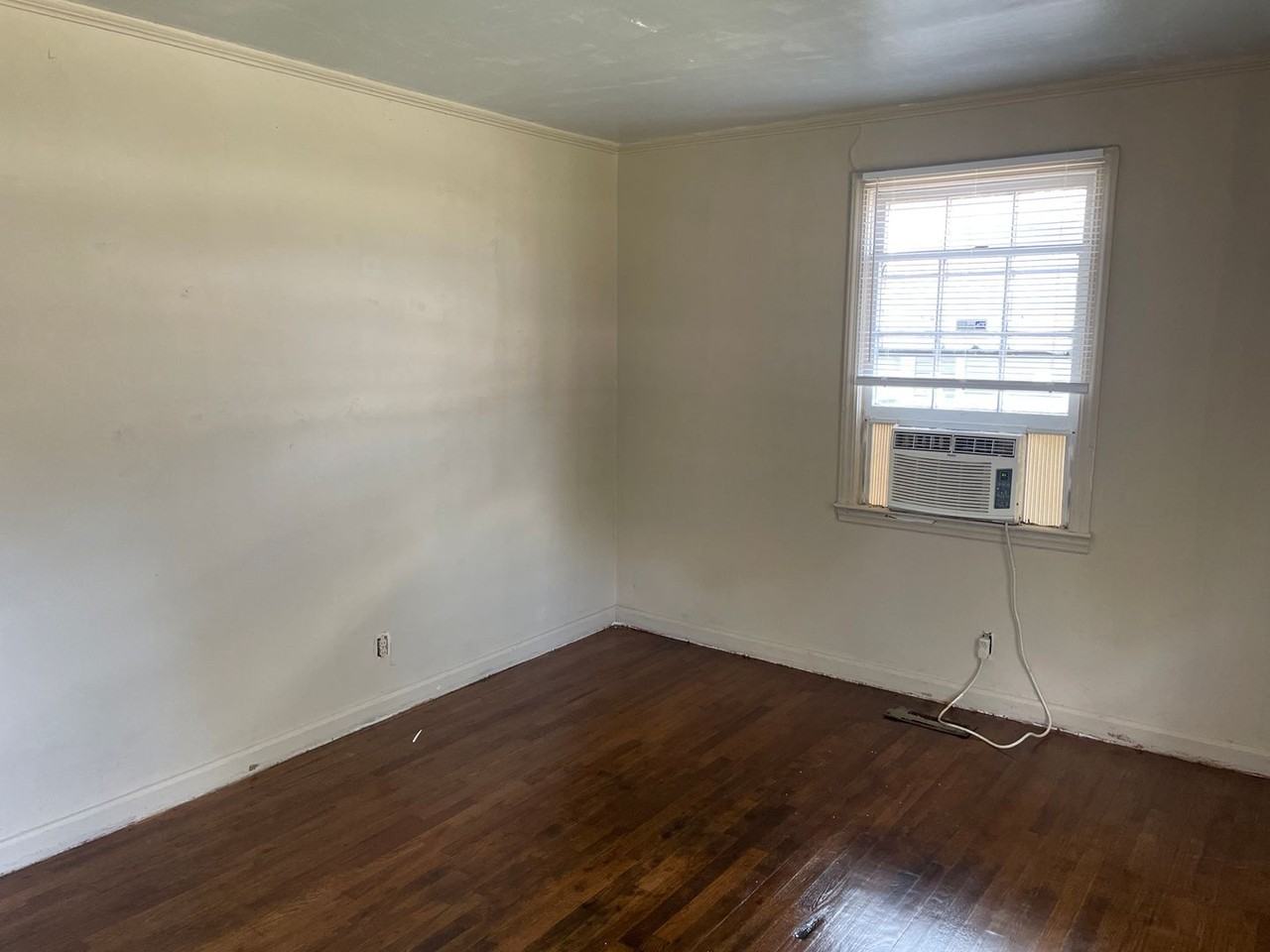 1136 Marne St - Photo 2 of 5